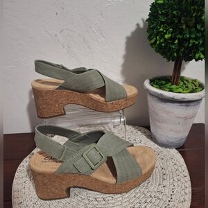 Clarks Women's Nerisa West Sage Wedge Sandals Size 8.5.